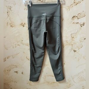 Aerie Play Chill Move Leggings High Waisted 7/8 Olive Green Size Small EUC  Yoga
